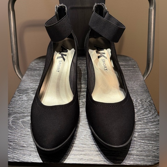 Anne Klein Black Wedge Shoes - Picture 1 of 8